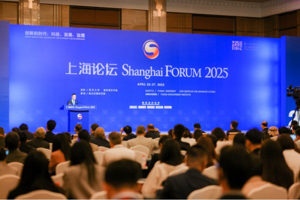 股票配资平台门户官网 习近平：要前瞻性把握国际形势发展变化对我国的影响，因势利导对经济布局进行调整优化